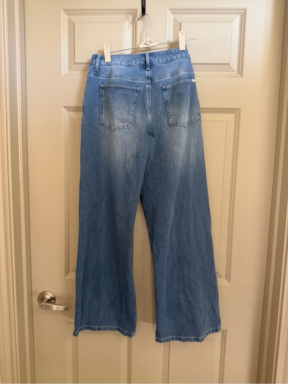 BUNDLE TWO HALARA Two-Tone Wide Leg Jeans in Light and Medium Blue - Picture 4 of 7